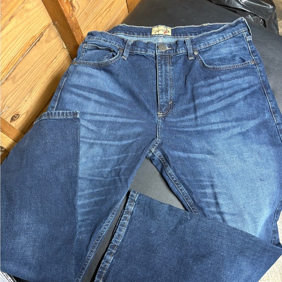 Wrangler Men's Deep Blue Relaxed Jeans - Picture 1 of 4